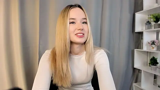 Snapshot of EveMcclearen chatting on November 1, 7:10 am EveMcclearen online show from November 1, 7:10 am