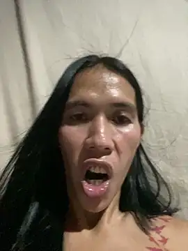 Snapshot of bellaUtops chatting on November 23, 12:32 am bellaUtops online show from November 23, 12:32 am