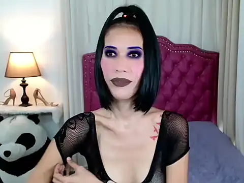 Snapshot of bellaUtops chatting on November 25, 4:34 am bellaUtops online show from November 25, 4:34 am