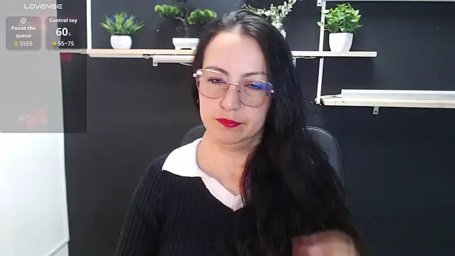 Lauryn Jones online show from April 25, 5:21 pm