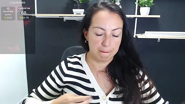 Lauryn Jones online show from May 8, 5:51 pm