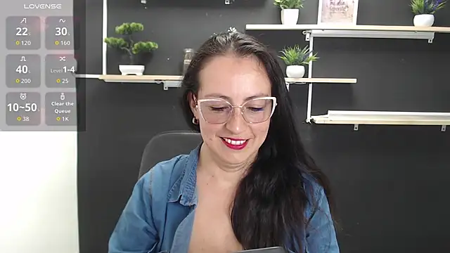 Snapshot of Lauryn_Jones chatting on June 23, 7:23 pm Lauryn Jones online show from June 23, 7:23 pm