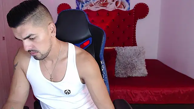 axelwinters   online show from March 10, 11:48 am