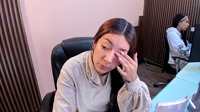 desk desire online show from December 18, 11:27 am