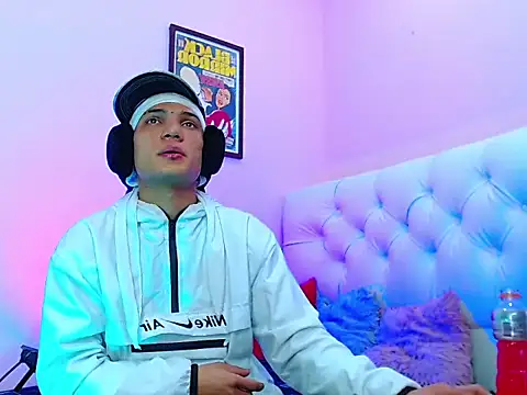 Snapshot of bad_boy_hottx chatting on November 2, 5:54 am bad boy hottx online show from November 2, 5:54 am