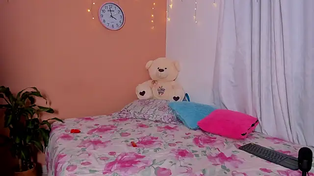 miah smith123 online show from November 28, 8:55 pm