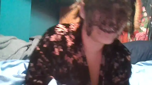 Buttercup2001 online show from November 1, 3:41 am