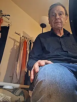 Snapshot of rando120001 chatting on March 22, 3:43 am rando120001 online show from March 22, 3:43 am