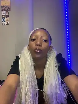 Snapshot of Freaky-E chatting on November 11, 5:13 pm Freaky-E online show from November 11, 5:13 pm