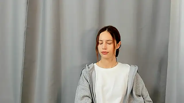 KylieVrable online show from November 3, 6:25 am