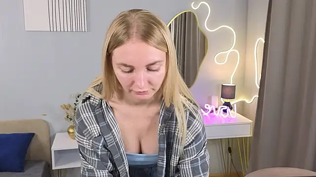 Carollina  online show from November 1, 6:32 pm