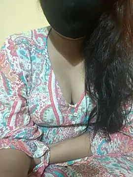 Snapshot of mouni499 chatting on April 26, 7:39 am mouni499 online show from April 26, 7:39 am