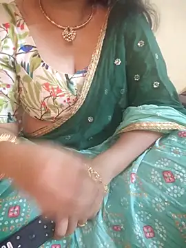 Snapshot of mouni499 chatting on May 17, 1:40 pm mouni499 online show from May 17, 1:40 pm