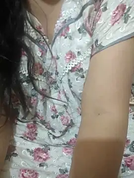 Snapshot of mouni499 chatting on May 18, 7:03 am mouni499 online show from May 18, 7:03 am