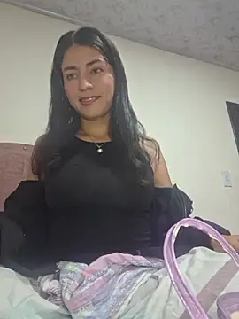 Snapshot of GISELLA__ chatting on December 3, 11:08 am GISELLA online show from December 3, 11:08 am