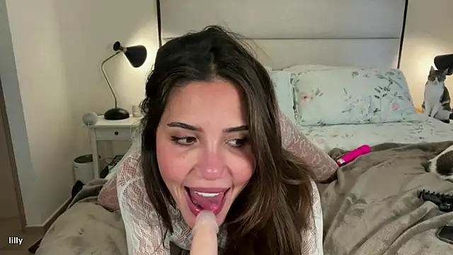 Itslillybloom online show from November 25, 4:56 am