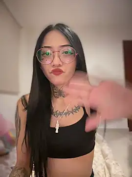 Snapshot of JIORYOvO chatting on March 3, 4:40 am JIORYOvO online show from March 3, 4:40 am