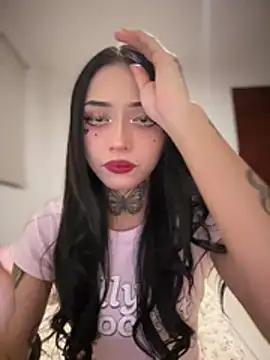 Snapshot of JIORYOvO chatting on April 5, 5:15 am JIORYOvO online show from April 5, 5:15 am