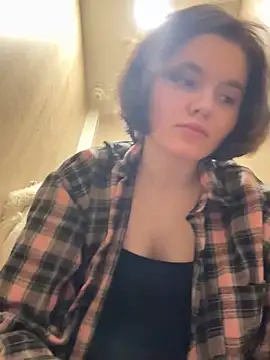 Xo Laura online show from February 4, 12:00 pm