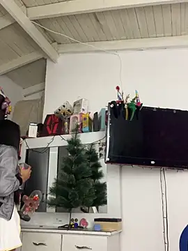 Snapshot of Milleradhara24 chatting on December 19, 12:28 am Milleradhara24 online show from December 19, 12:28 am