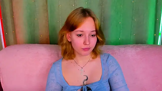 Snapshot of RikkiChoco chatting on April 21, 1:42 am RikkiChoco online show from April 21, 1:42 am