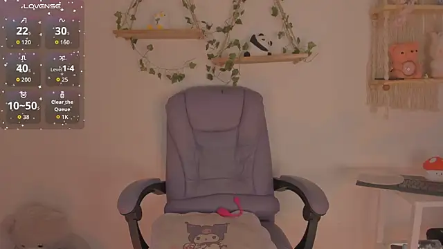 bergmanamii online show from December 4, 9:45 pm