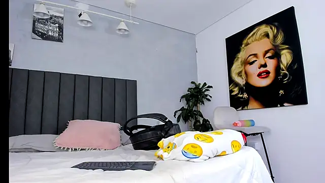 kendra london online show from March 10, 11:04 am