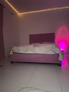 EmillieX online show from February 10, 1:21 am