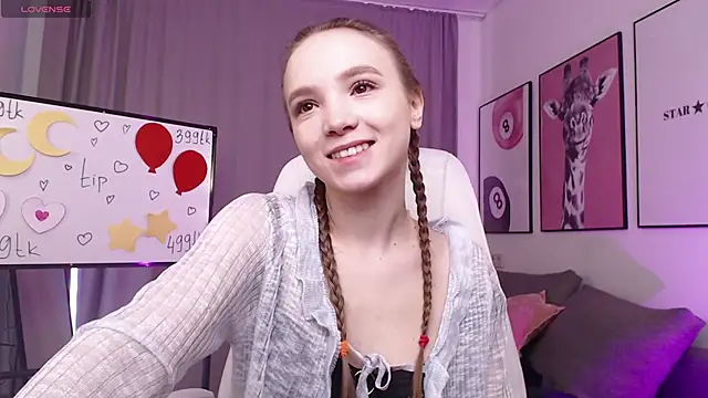 Snapshot of Adria_Arjona chatting on January 16, 7:34 am Adria Arjona online show from January 16, 7:34 am