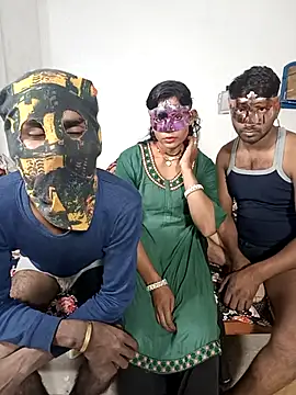 Snapshot of Real-Family chatting on November 28, 3:47 pm Real-Family online show from November 28, 3:47 pm