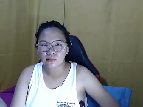 hotsexyreb online show from April 3, 2:31 am