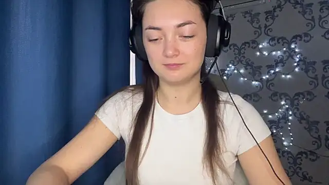 TwotyBright online show from December 3, 6:10 am