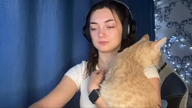 TwotyBright online show from December 18, 6:08 am