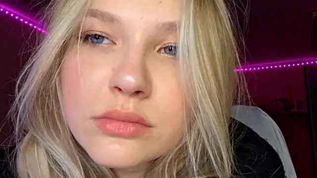 Snapshot of KarinRobertson chatting on January 18, 5:06 pm KarinRobertson online show from January 18, 5:06 pm