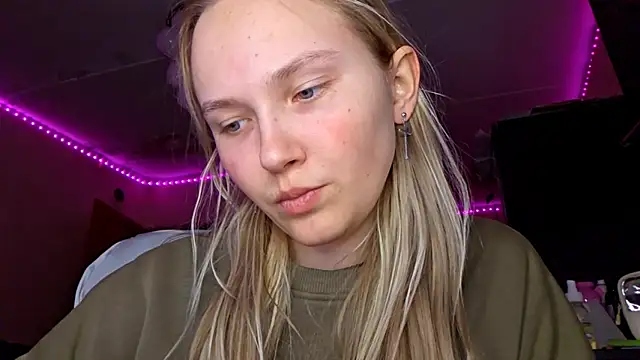 Snapshot of KarinRobertson chatting on February 1, 5:11 pm KarinRobertson online show from February 1, 5:11 pm