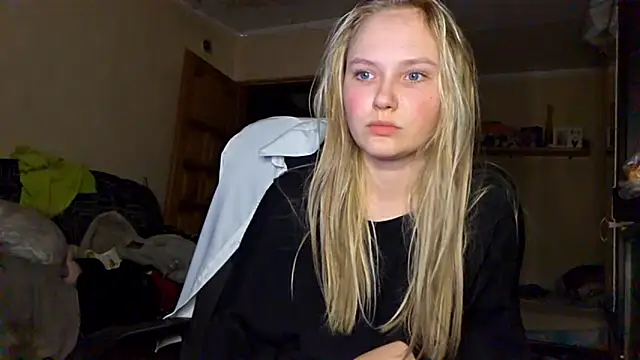 KarinRobertson online show from March 8, 5:28 pm