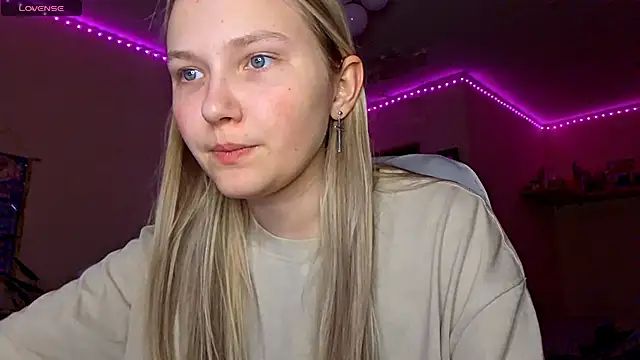 KarinRobertson online show from March 30, 8:21 pm