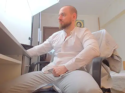 Ryanstone  online show from March 21, 5:56 am