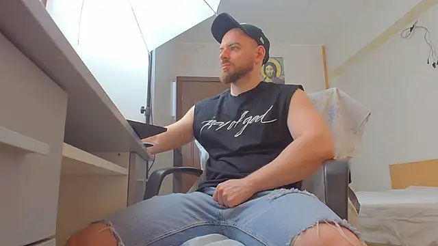 Ryanstone  online show from April 2, 5:27 am