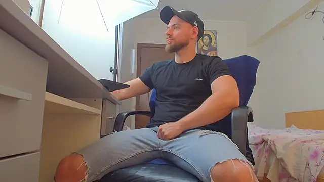 Snapshot of Ryanstone_ chatting on June 22, 6:21 am Ryanstone online show from June 22, 6:21 am
