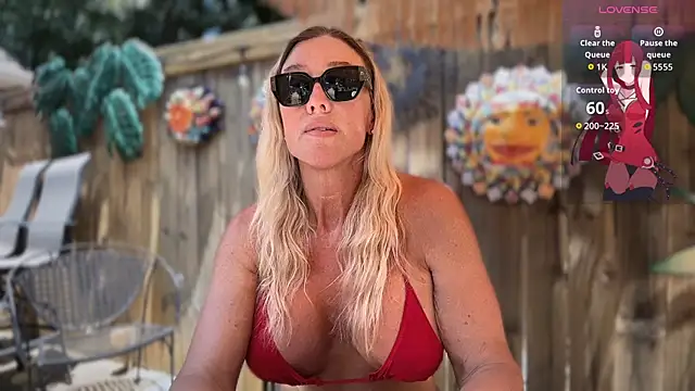ChrisTinaBruce online show from July 5, 5:09 pm