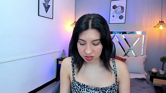 zoe-moreau online show from May 12, 7:55 pm