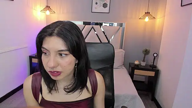 zoe-moreau online show from May 19, 7:42 pm