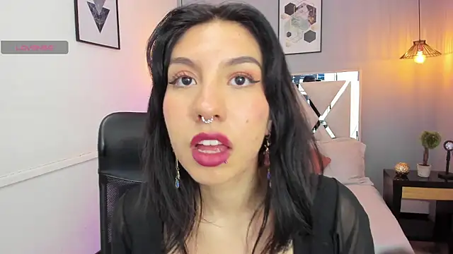 zoe-moreau online show from May 20, 7:53 pm