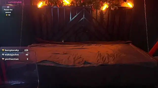 Snapshot of DanielaReign chatting on December 20, 6:48 pm DanielaReign online show from December 20, 6:48 pm