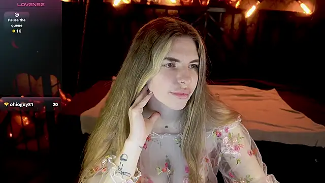 Snapshot of DanielaReign chatting on February 18, 7:04 am DanielaReign online show from February 18, 7:04 am