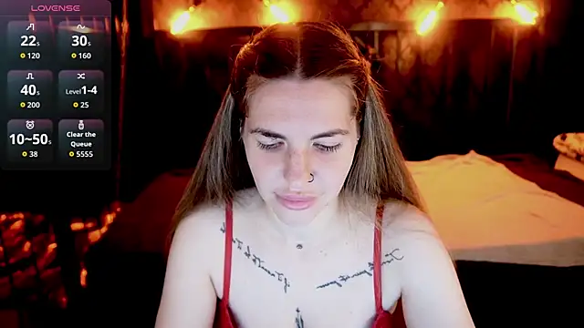 Snapshot of DanielaReign chatting on April 4, 6:00 am DanielaReign online show from April 4, 6:00 am