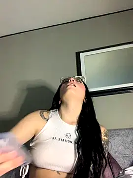 Snapshot of Naomii2 chatting on November 3, 3:08 am Naomii2 online show from November 3, 3:08 am