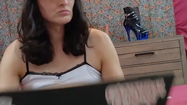 Snapshot of cuntspirit669 chatting on November 4, 1:27 am cuntspirit669 online show from November 4, 1:27 am