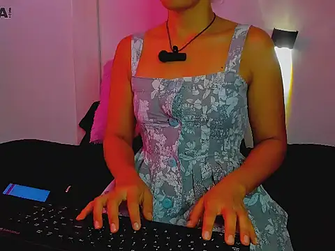 Snapshot of cristalsolei chatting on January 9, 1:36 pm cristalsolei online show from January 9, 1:36 pm